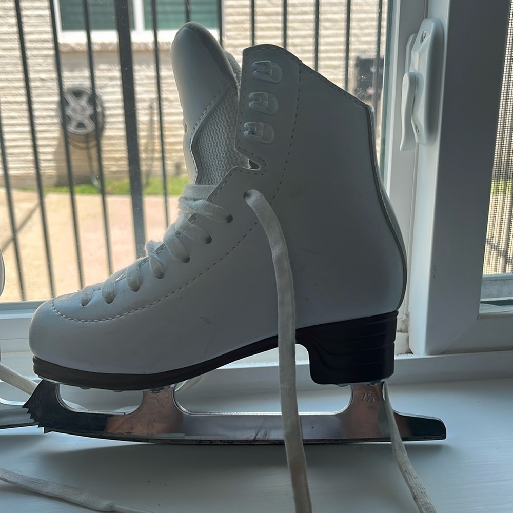 Jackson girls skates